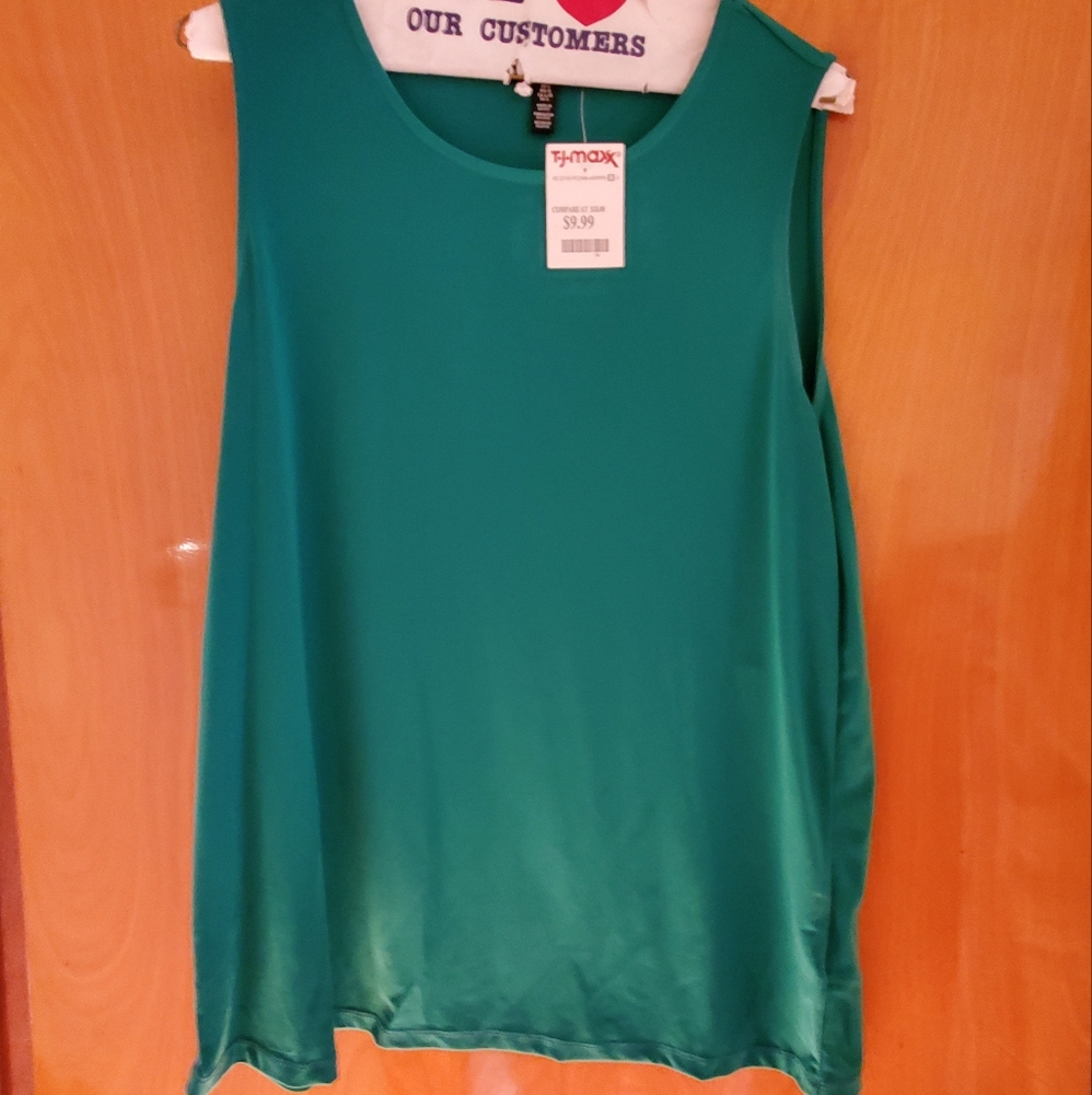 Ellen Tracy Emerald green shell is perfect for work or play! New with Tags
